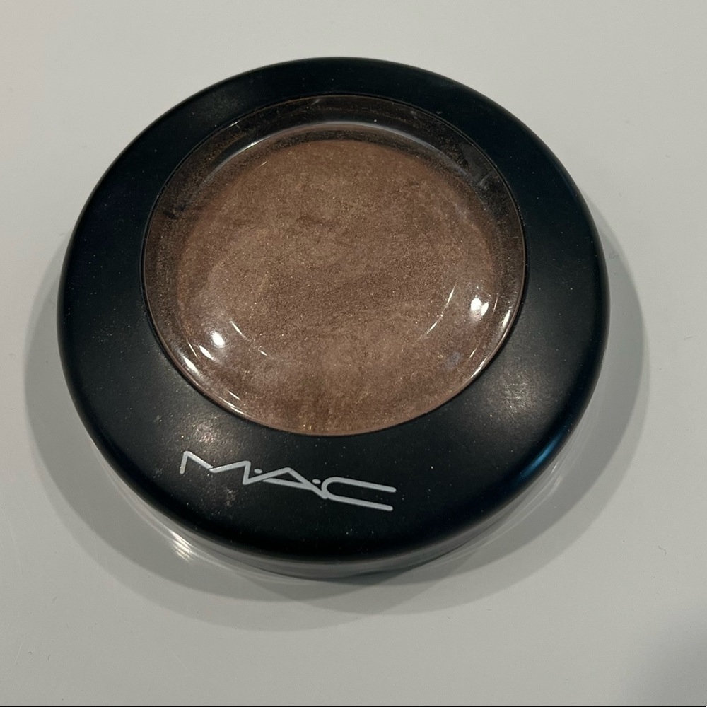 MAC mineralized skin finish